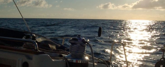  Navegar al atardecer 